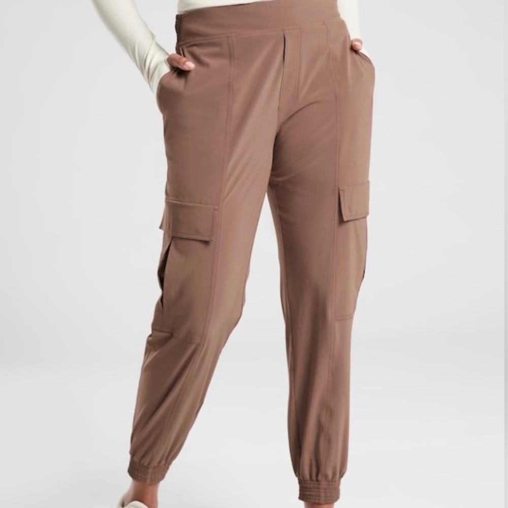Athleta Chelsea Utility Jogger NWT size 10